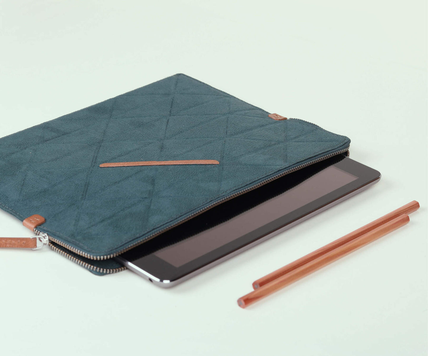 Buy Trigon Large Green Sleeve Bag - Carry iPads, Notebooks, and Tablets - Taamaa